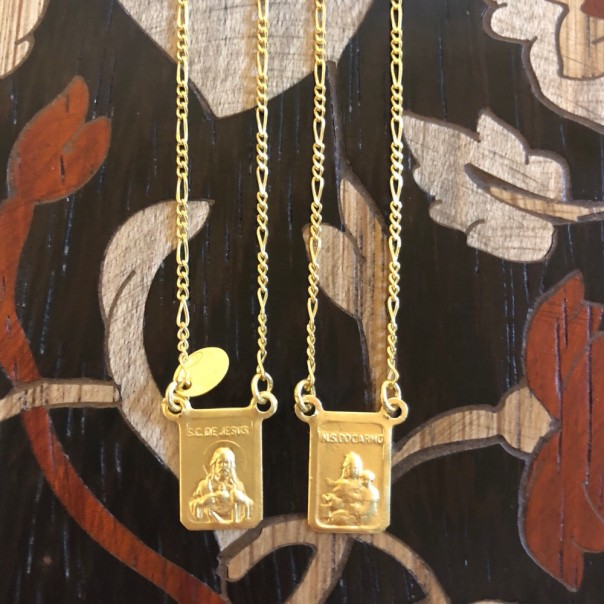 Silver scapular necklace