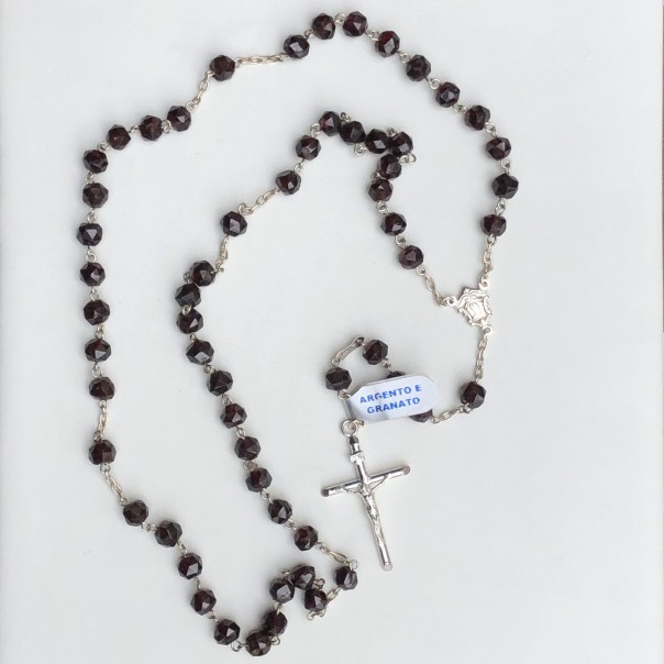 Rosary in silver and faceted garnet