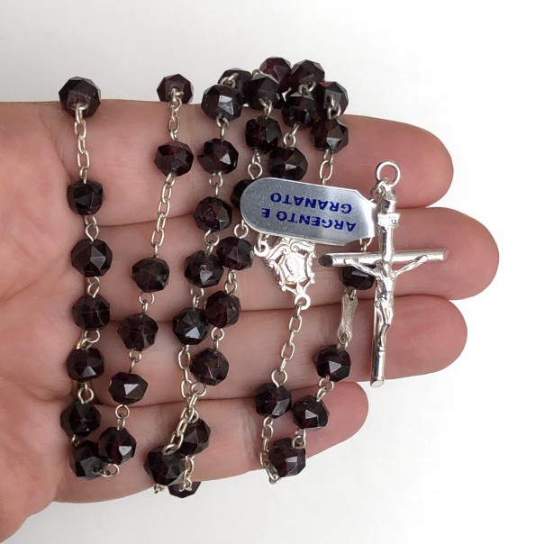 Rosary in silver and faceted garnet