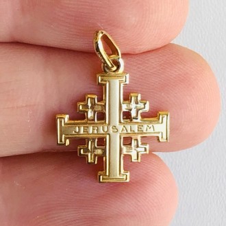 Jerusalem cross pendant in 18K gold.