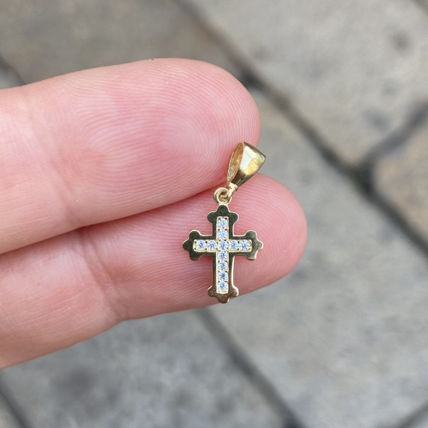 Three-lobed cross with zircons