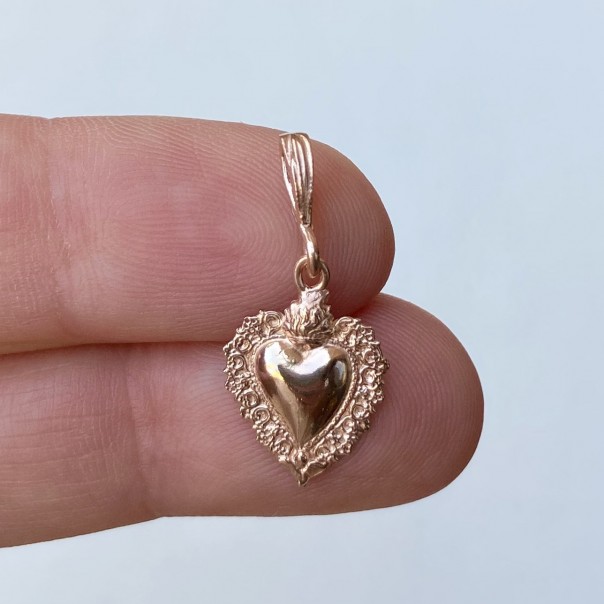 lace ex voto pendant - small rosy silver -