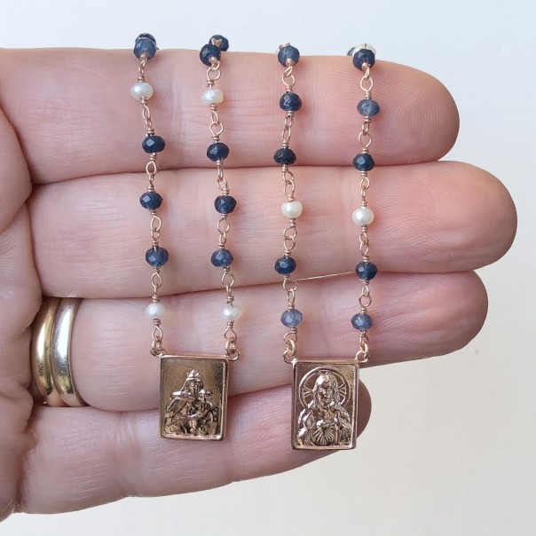 Scapolare in argento rosato con lapis sfaccettato e perle