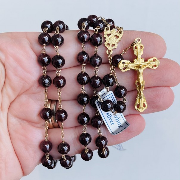 Rosary in silver and mm 6 garnet grains.