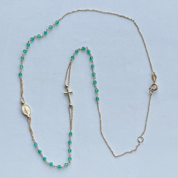 Round-neck rosary in 18 kt gold and green sapphires