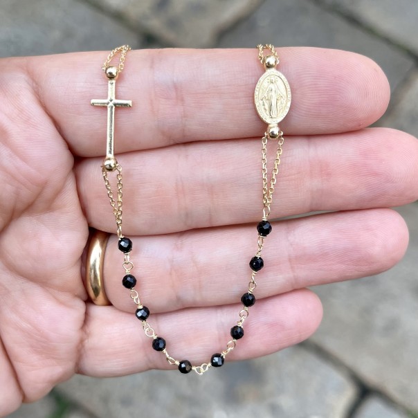 Round-neck rosary in gilded silver with black crystals