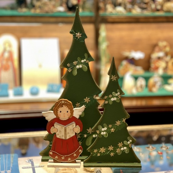 Medium wooden Christmas tree, Nativity accessories
