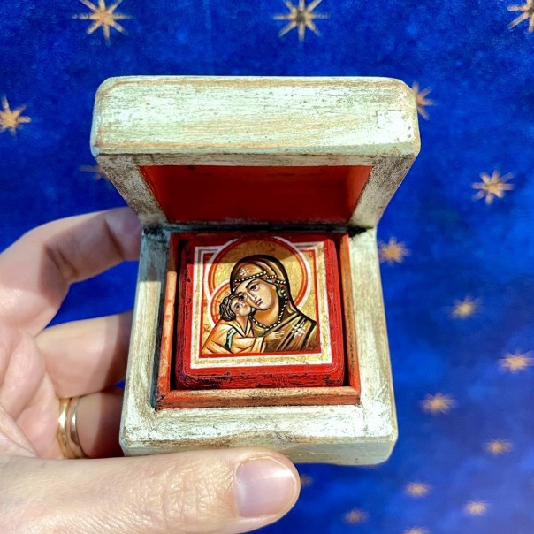 Icona micro miniata Madonna della tenerezza, Icone dipinte