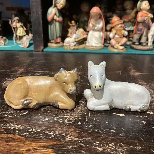 Donkey and ox -ceramic crib-