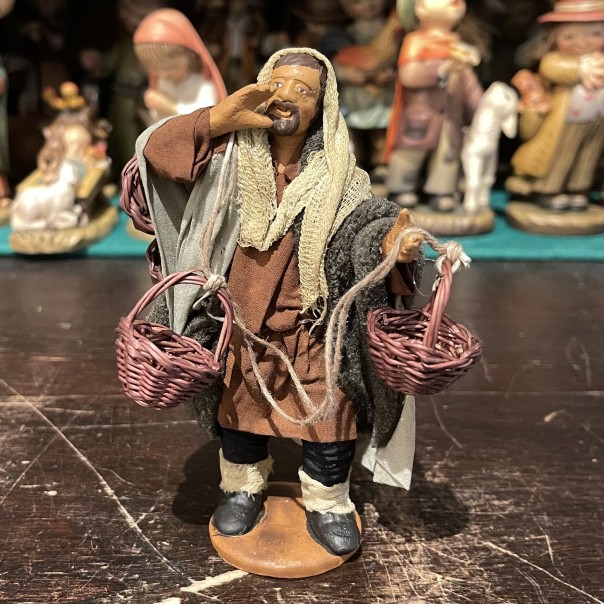 Venditore con cesti - presepe napoletano - 13 cm