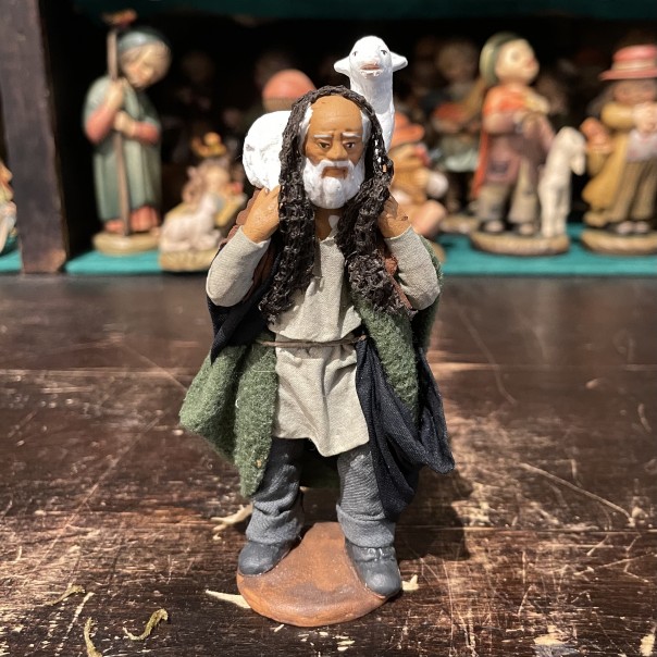 pastore con pecora sulle spalle - presepe napoletano - 13 cm