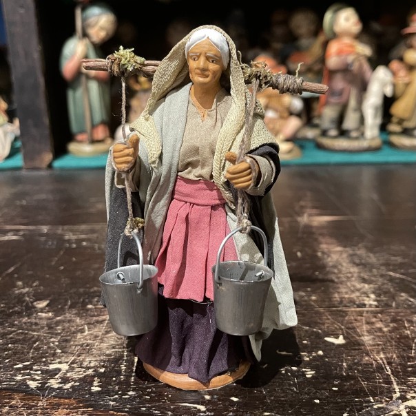 Donna con secchi - presepe napoletano - 13 cm