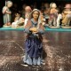 Donna curiosa - presepe napoletano - 13 cm