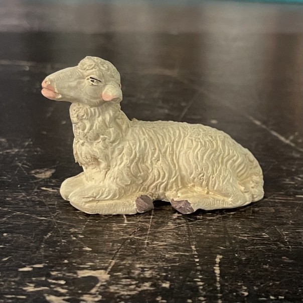 Sheep lying down, Neapolitan dressed 13 cm