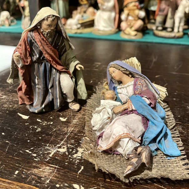 Nativity with reclining Madonna Angela Tripi 13 cm, Angela Tripi