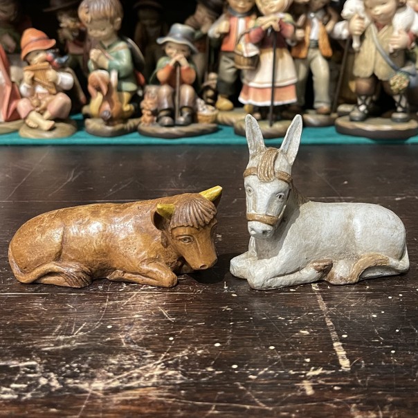 Donkey and ox -colored winter crib-, collectible cribs