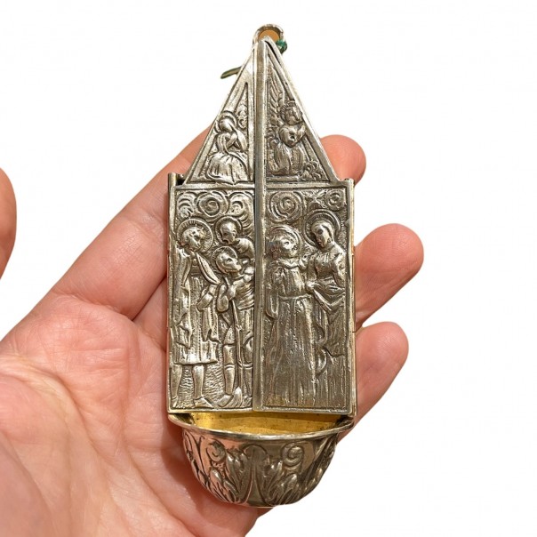 Acquasantiera in argento trittico