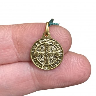 Saint Benedict Medal 18 carat gold, Medals and pendants in 2