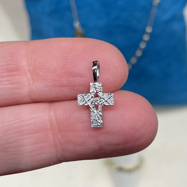 Cross The crack and the silver Light