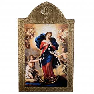 Gold leaf shaped table with Maria tip that undoes the knots