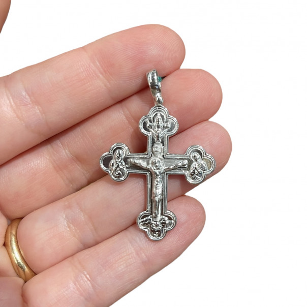 Massive trefoil cross