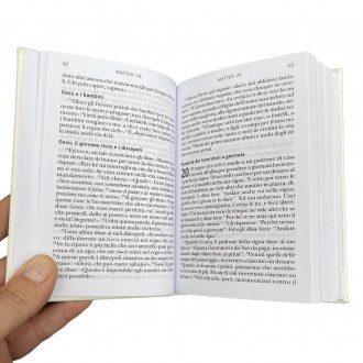 Vangelo con placca in argento e copertina in pelle bianca 2