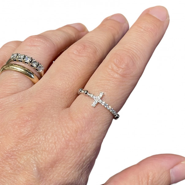 Rosary ring with zircon cross