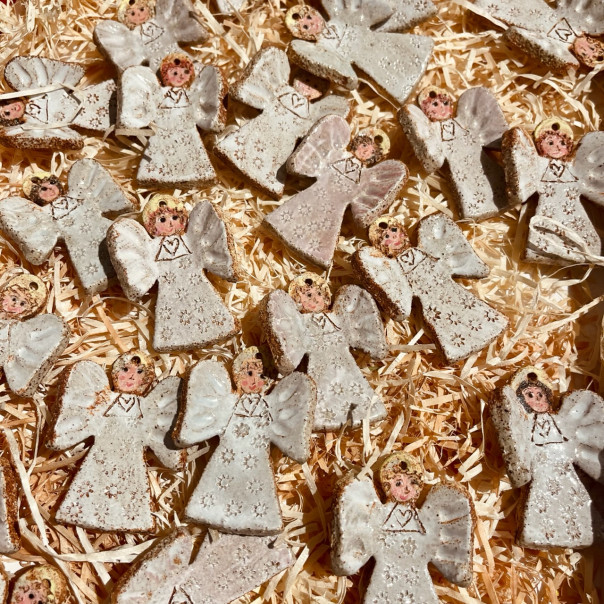 Stoneware angels to hang