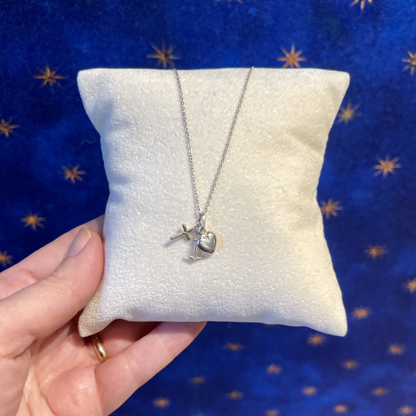 Pendant faith hope and charity