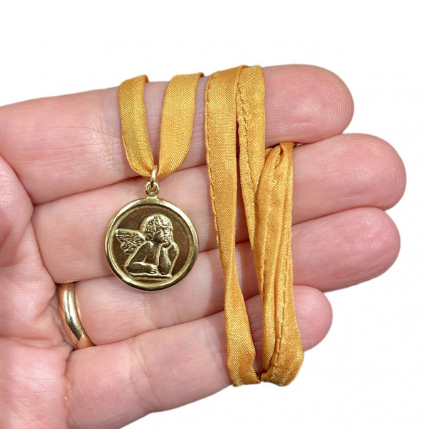 Medaglia angelo custode con nastro di seta ocra