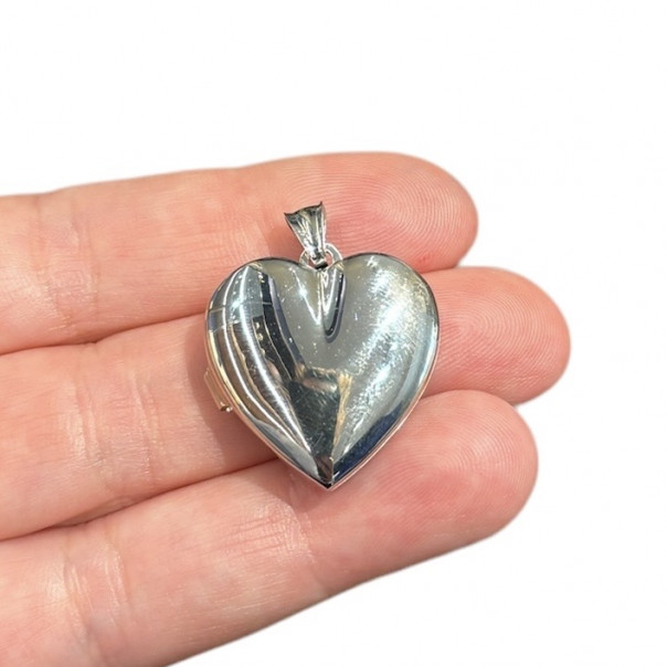 Memorandum heart photo holder pendant