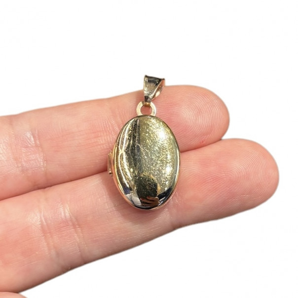 Memorandum pink photo holder pendant