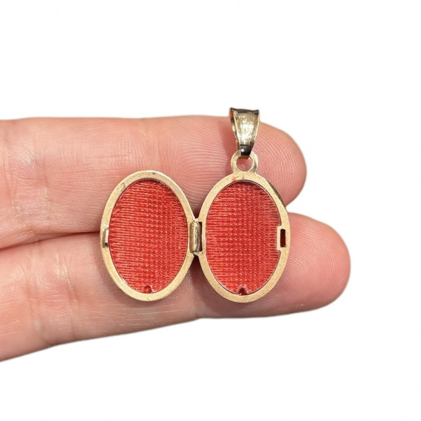 Memorandum pink photo holder pendant