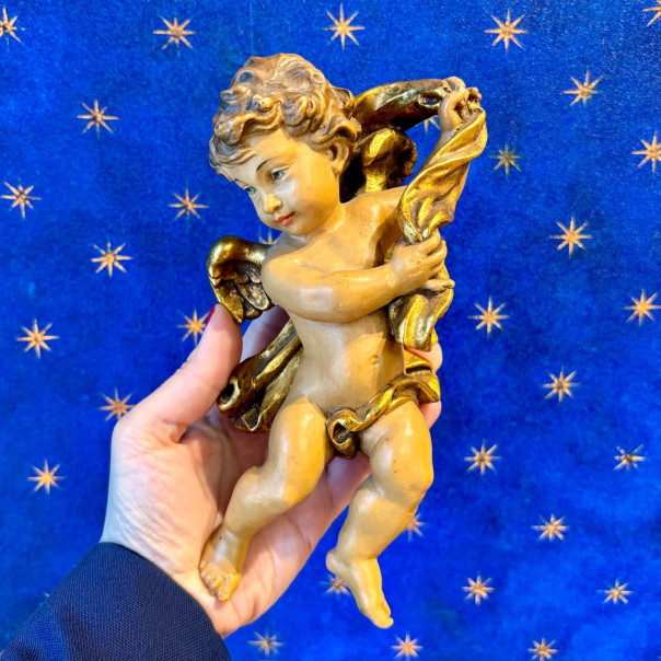 Big cherub Anri