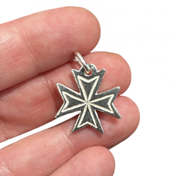 Croce di malta in argento smaltato