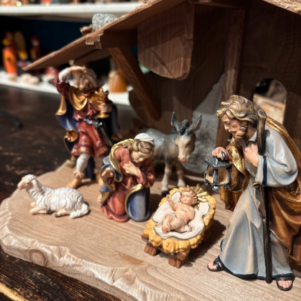 Rainell nativity hut 11cm