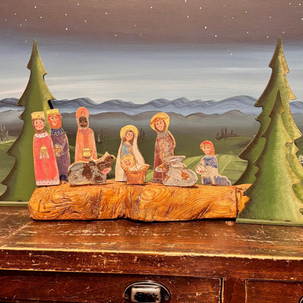 creche on recycled wood