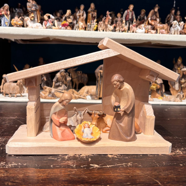 Presepe Leo dipinto con capanna cm 9