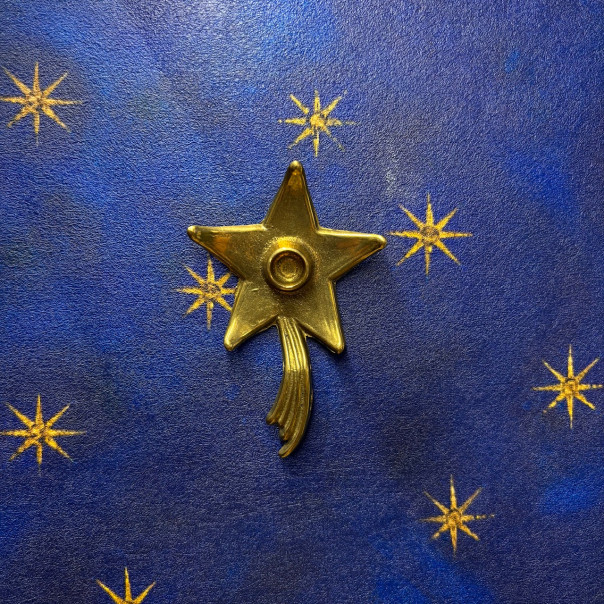 Comet star candle holder