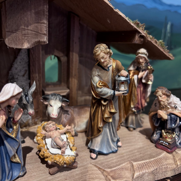 Set presepe in legno con re Magi e capanna Kostner cm 9,5