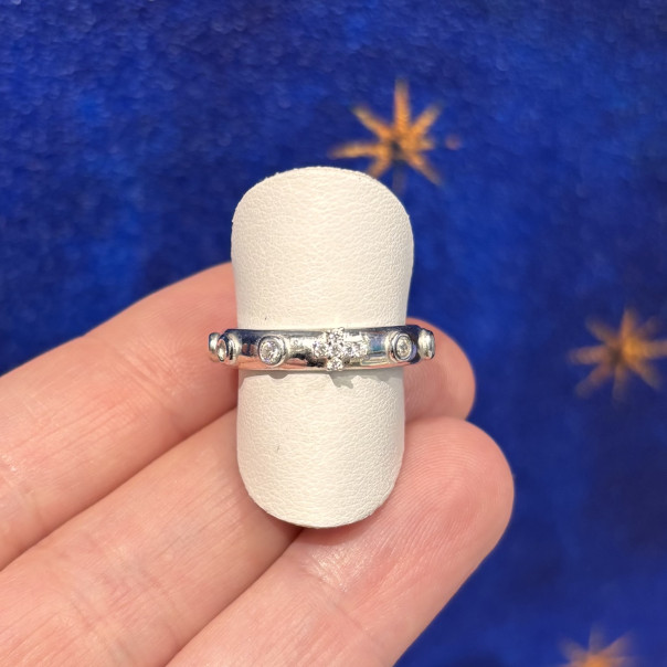 Rosary ring in silver and zirconia