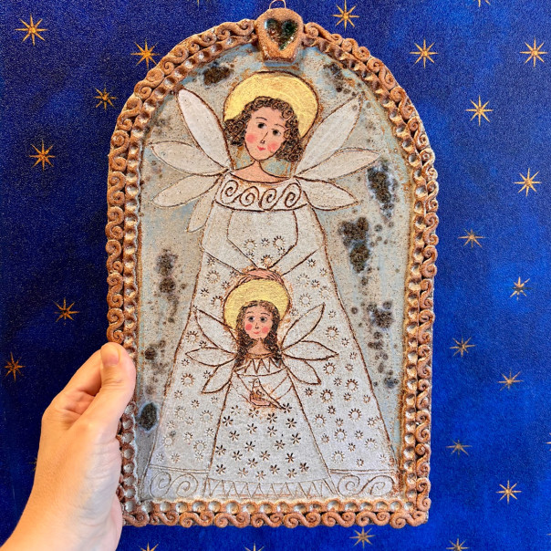 Heart angel with dark brown stoneware...