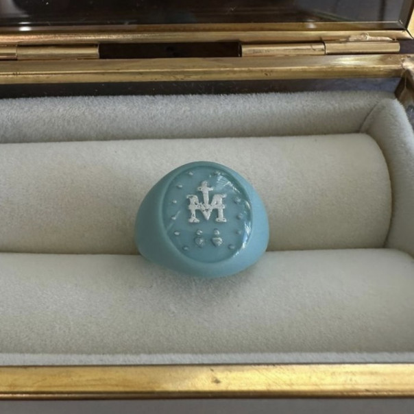 Signet ring with monogram and miraculous medal in blue resin
