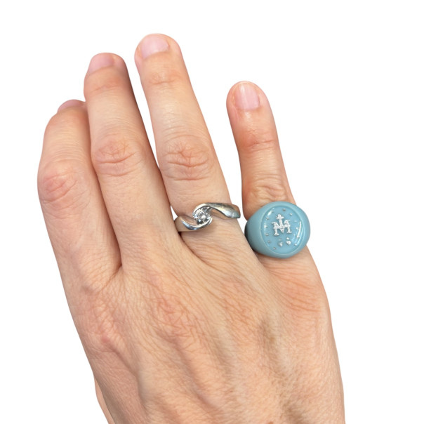 Signet ring with monogram and miraculous medal in blue resin