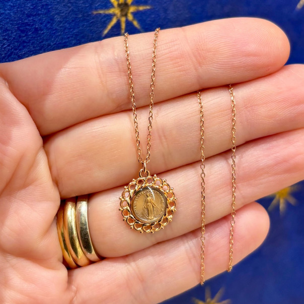 Medium Miraculous necklace round lace