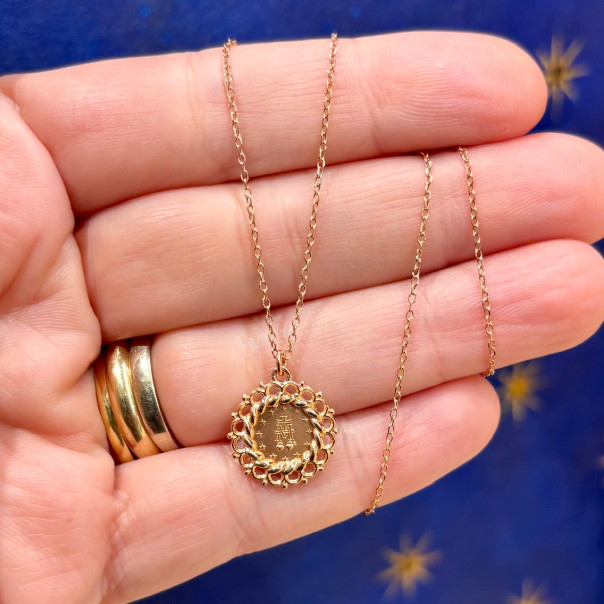 Medium Miraculous necklace round lace
