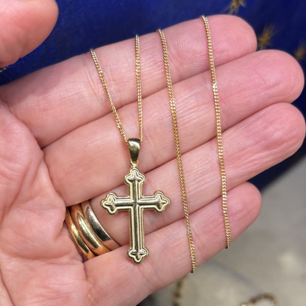 Small trilobate cross