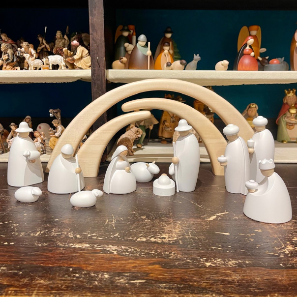 Complete Koheler wooden nativity...