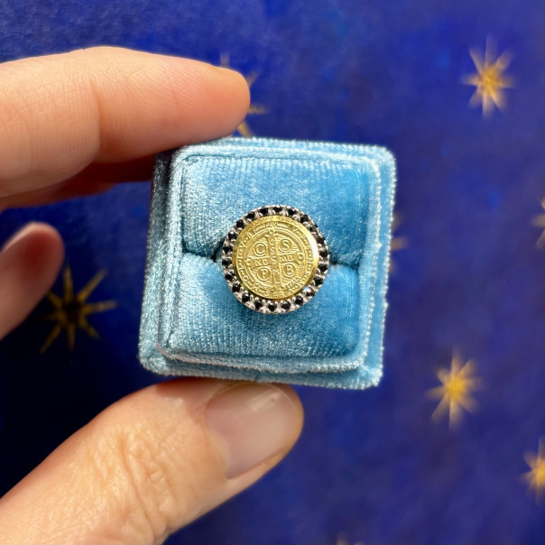 Anello con Medaglia San Benedetto argento e zirconi